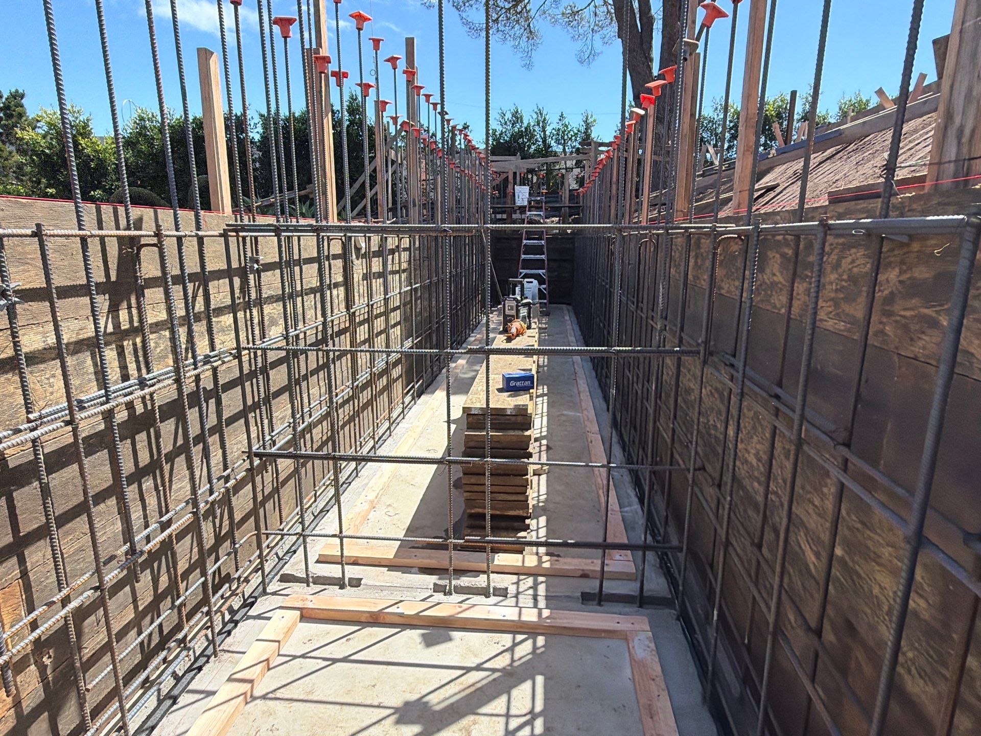 Baffle and interior forms with drainage pipes set before the wall pour